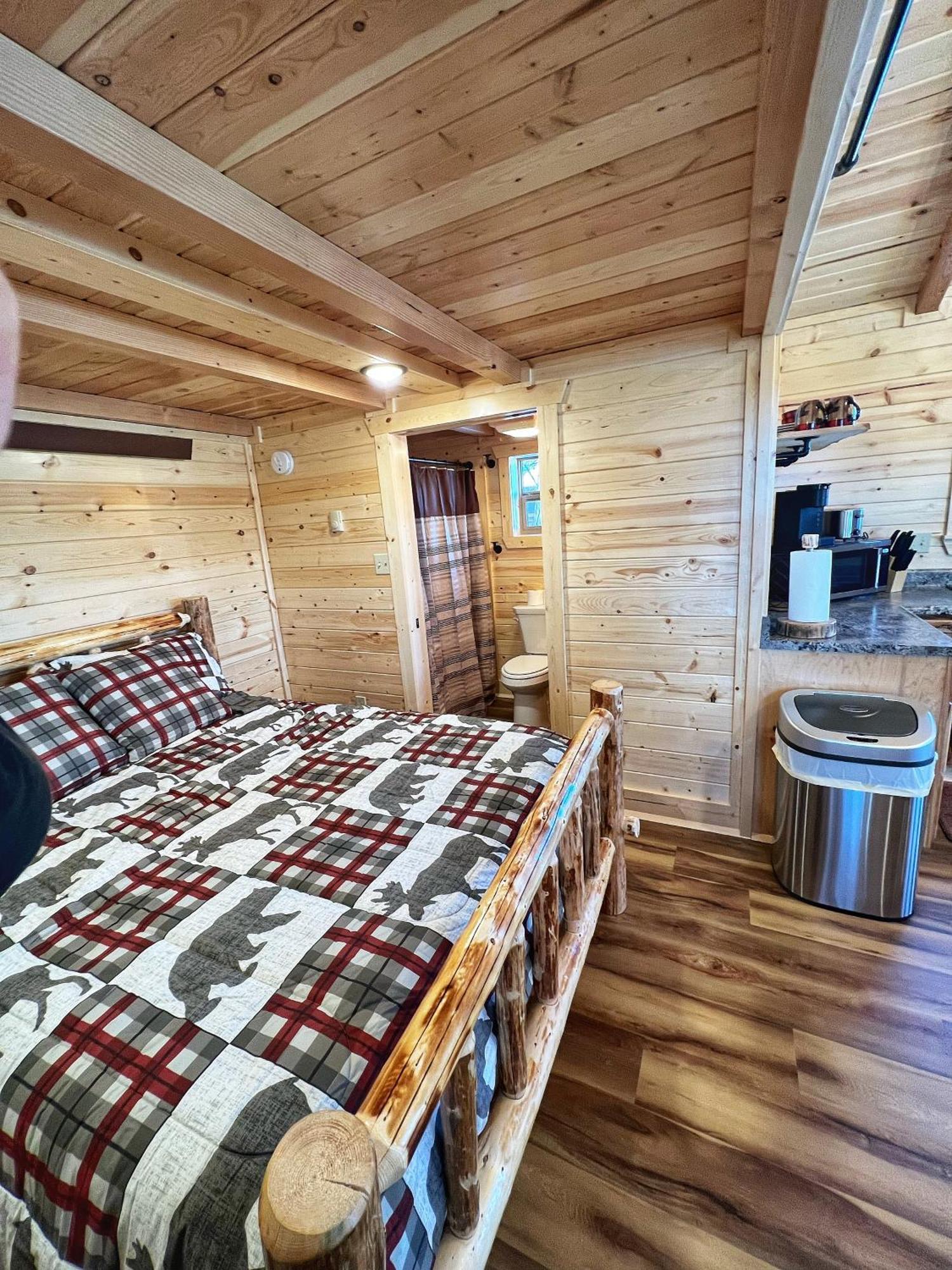 The Lodge At Devils Tower Exteriör bild