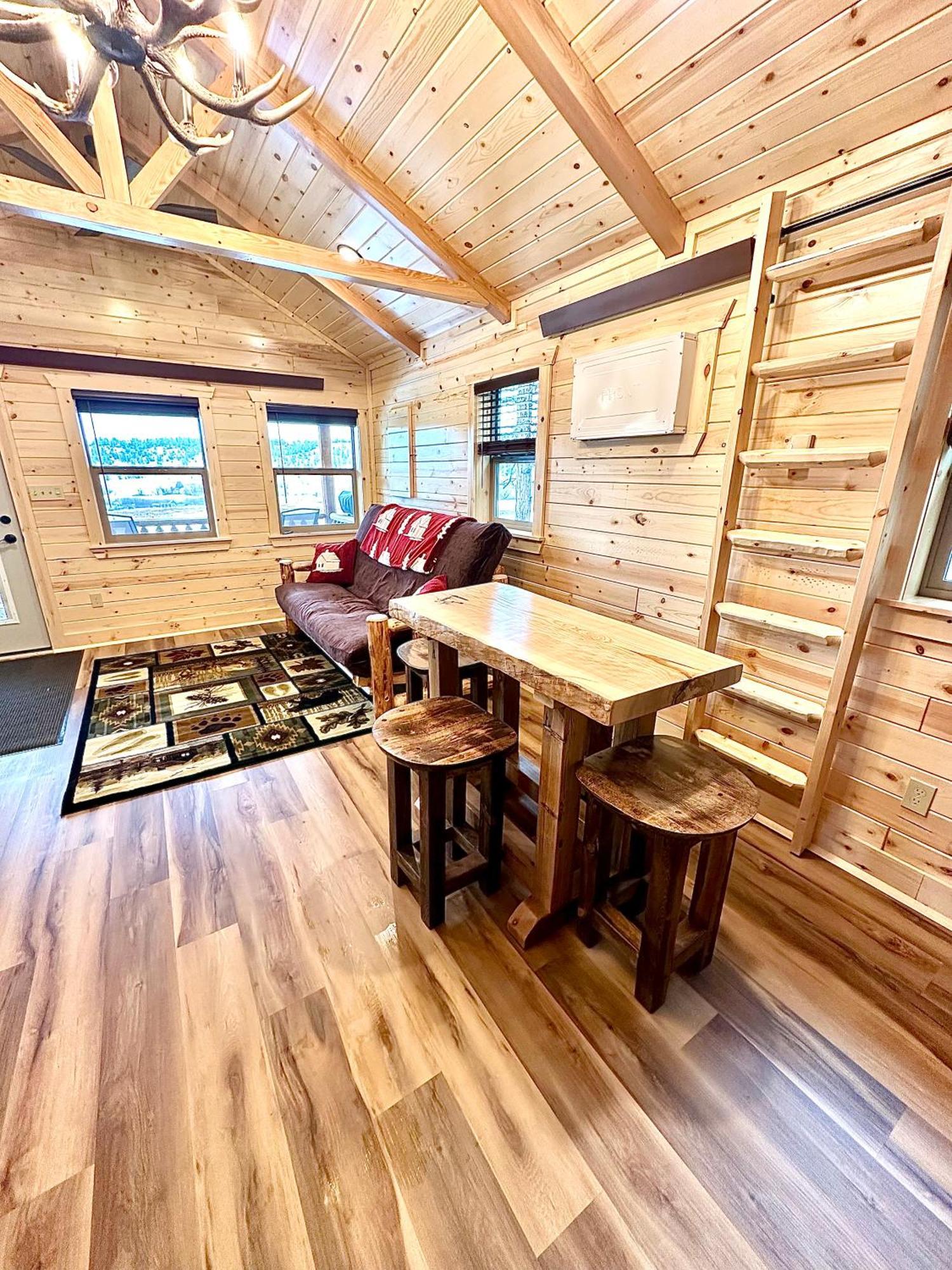 The Lodge At Devils Tower Exteriör bild